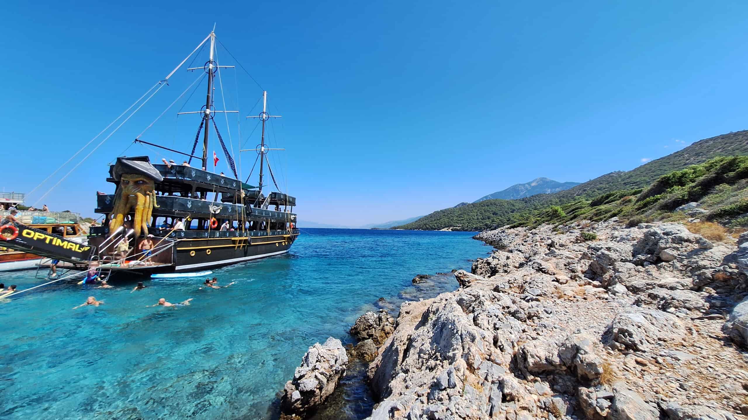 Where to Find the Best Boat Tour Experience for Unforgettable Moments?
