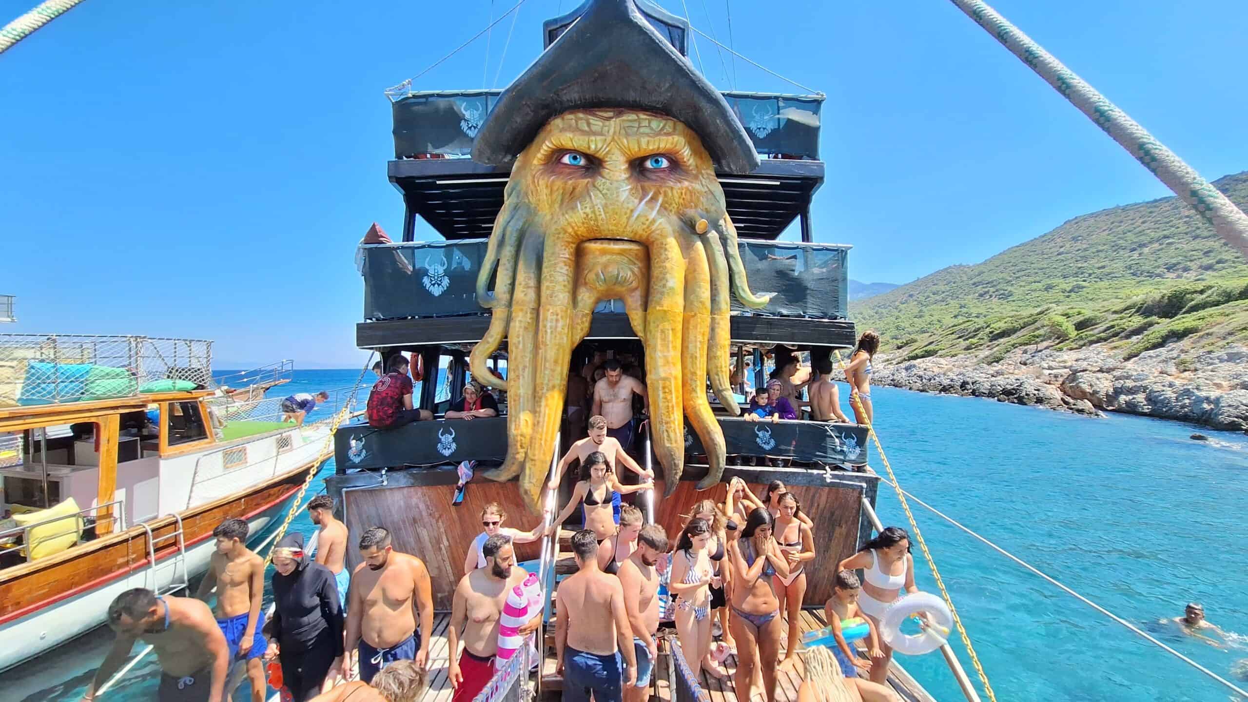 Kuşadası Tekne Turu Fiyatları Neye Göre Değişiyor?