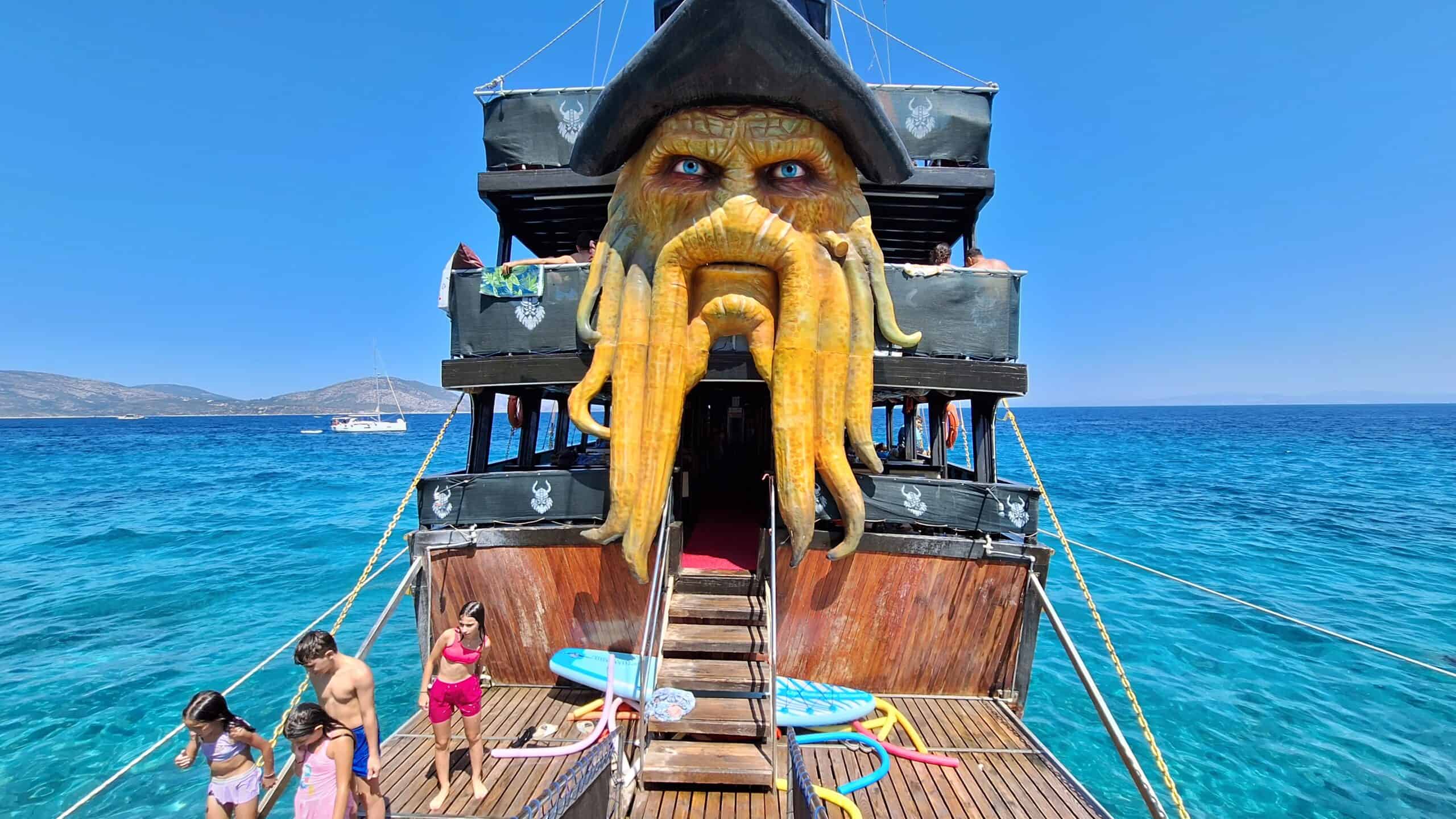 Ege’nin Gözde Noktalarına Unutulmaz Bir Yolculuk: Boat Trip Turları İçin En İyi Rotalar Hangileri?