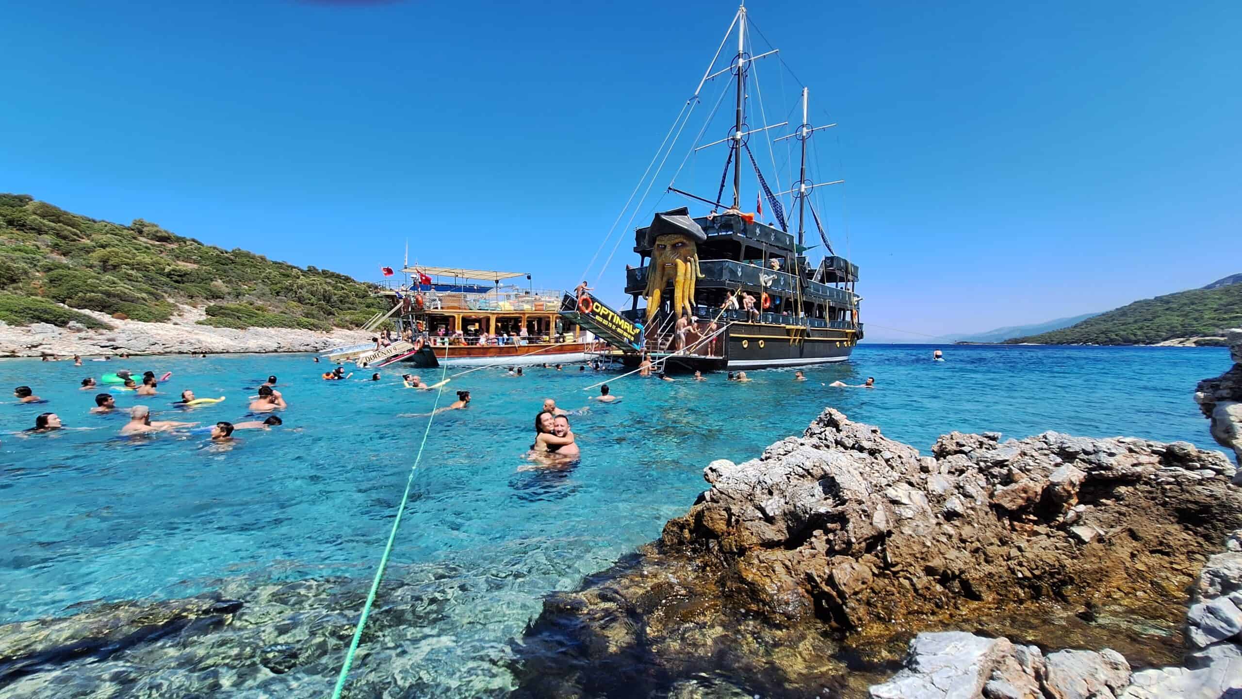 Kuşadası’nda Tekne Turu Rezervasyonu Nasıl Yapılır?