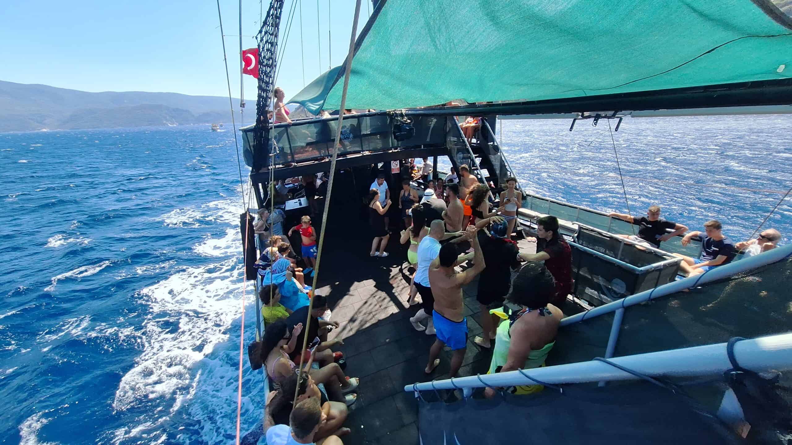 What Are the Hidden Gems of the Best Boat Tours in Izmir?