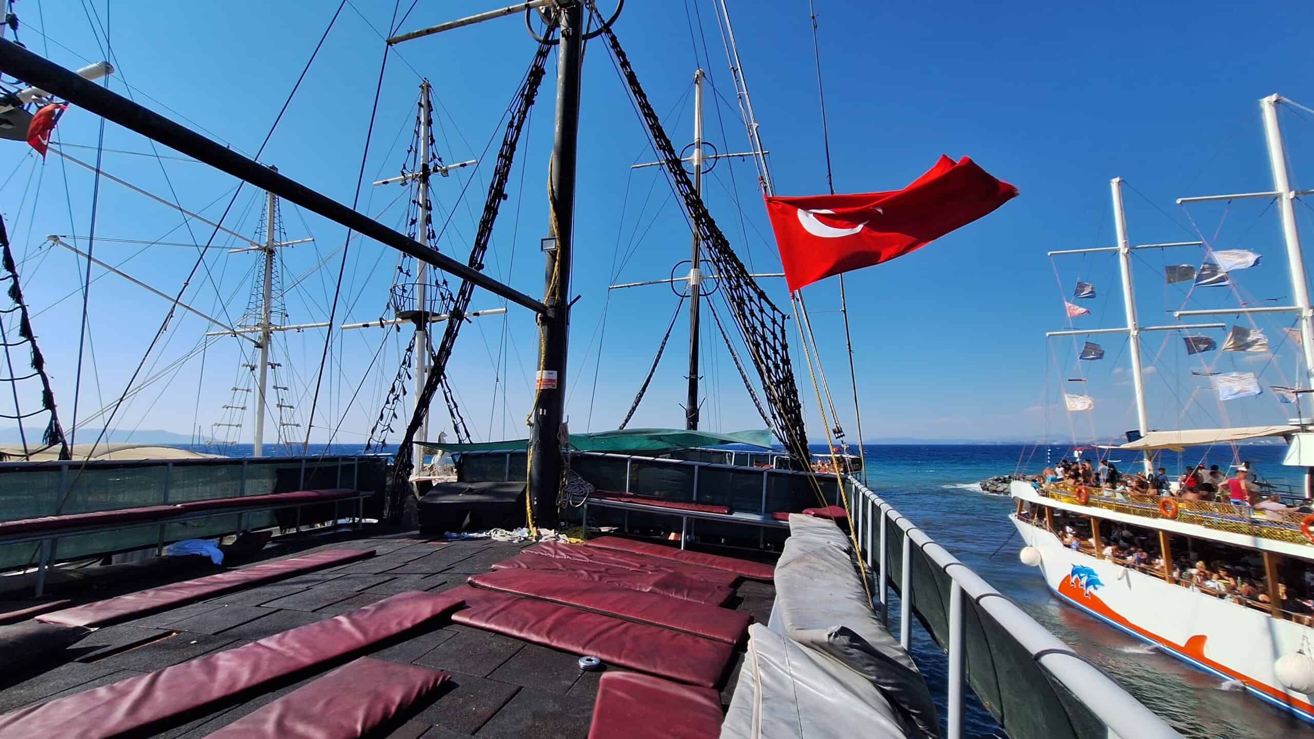 Which Routes Should You Explore for an Unforgettable Boat Tour in Kuşadası?